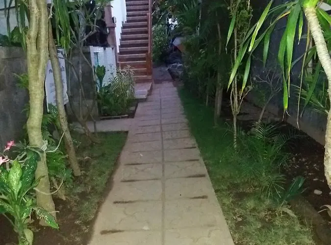 Warung Jemeluk & Guest house