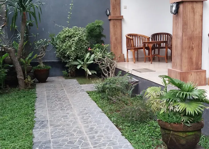 Warung Jemeluk & Guest house
